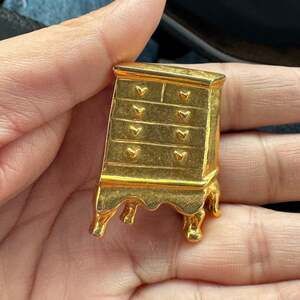 Mode Art Jewelers Co. gold tone miniature chest of drawers brooch pin vintage